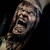 Tatuagem realizada pelo Leon
